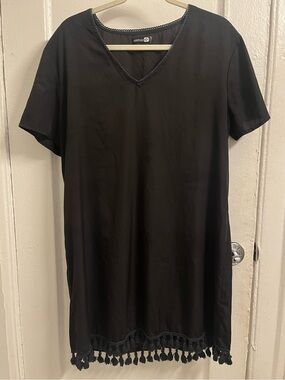 Boohoo Black Tassel-Hem V-Neck Tunic Dress